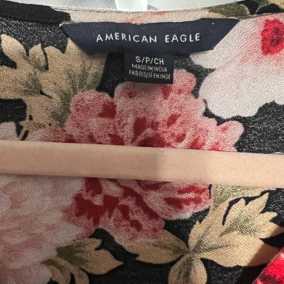 American Eagle long sleeve floral top - Picture 4 of 4